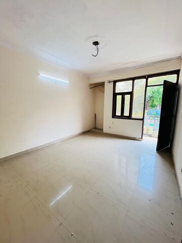 Room in 2 BHK Builder Floor at Saket – for Rent