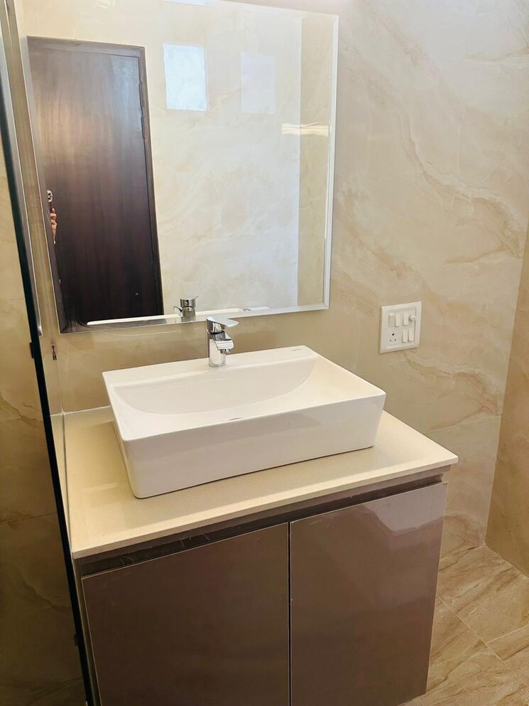 Bathroom, greater kailash i 3 Bedroom 1800 Sq.Ft. Builder Floor In Greater Kailash I Delhi 8817631
