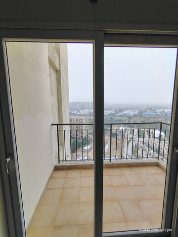 Room in 3 BHK Apartment at Amrapali Enchante, Tech Zone 4 Greater Noida – for Rent
