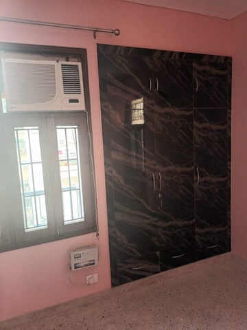 Room in 4 BHK Apartment at Sector 10 Dwarka – for Rent