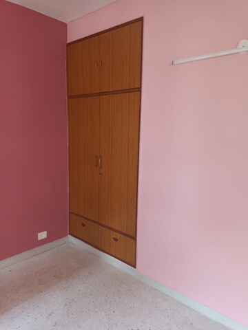 Room in 4 BHK Apartment at Sector 10 Dwarka – for Rent