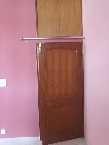 Furnished Amenities in 4 BHK Apartment at Sector 10 Dwarka – for Rent