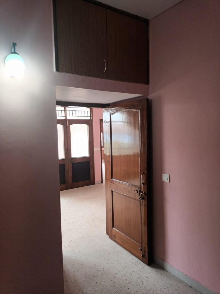 Room, sector 10 dwarka 4 Bedroom 2100 Sq.Ft. Apartment In Sector 10 Dwarka Delhi 8817709