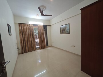 Room in 3 BHK Apartment at Emerald Building, Chembur – for Rent