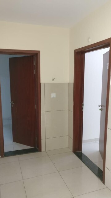 Room in 3.5 BHK Apartment at LnT Raintree Boulevard, Hebbal – for Rent