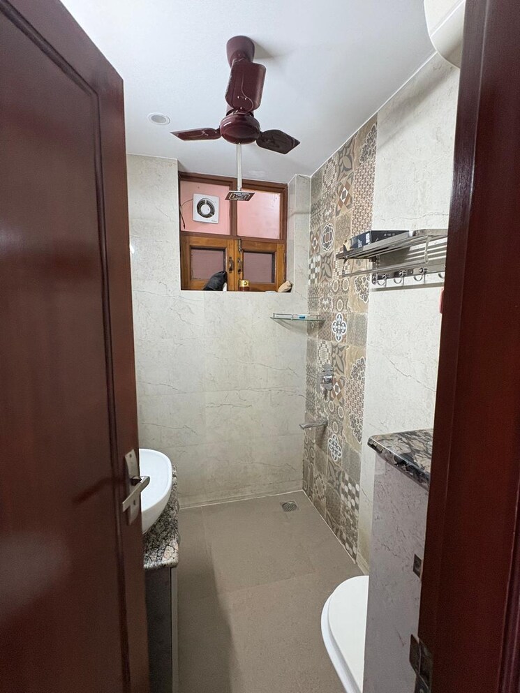 Bathroom, suncity-essel-tower 2 Bedroom 1087 Sq.Ft. Apartment In Sector 28 Gurgaon 8817811