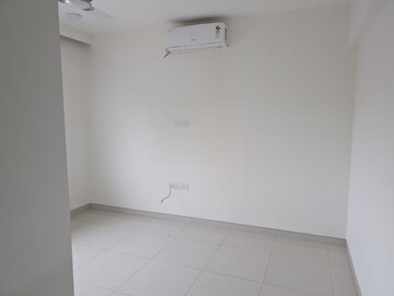 Room in 3 BHK Apartment at Century Breeze, Jakkuru – for Rent