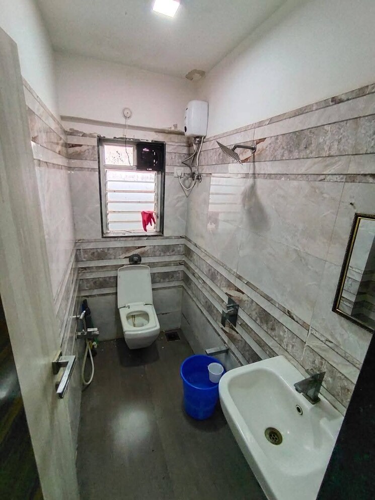 Bathroom, andheri west 2.5 Bedroom 721 Sq.Ft. Apartment In Andheri West Mumbai 8817732