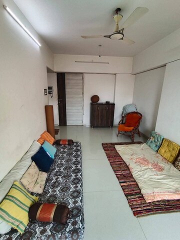Bedroom in 2.5 BHK Apartment at Andheri West – for Rent
