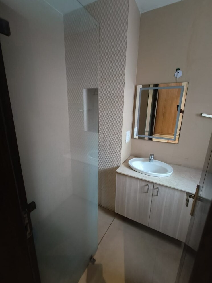 Bathroom, sector 55 3 Bedroom 1800 Sq.Ft. Builder Floor In Sector 55 Gurgaon 8817792