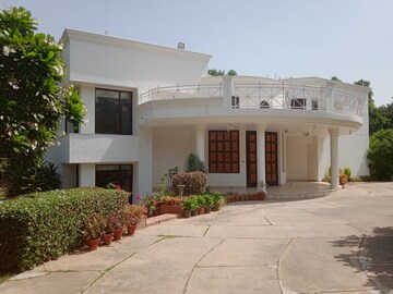 4 BHK Villa – Exterior View View at Bougainvilla Apartments, Vasant Kunj - for Rent
