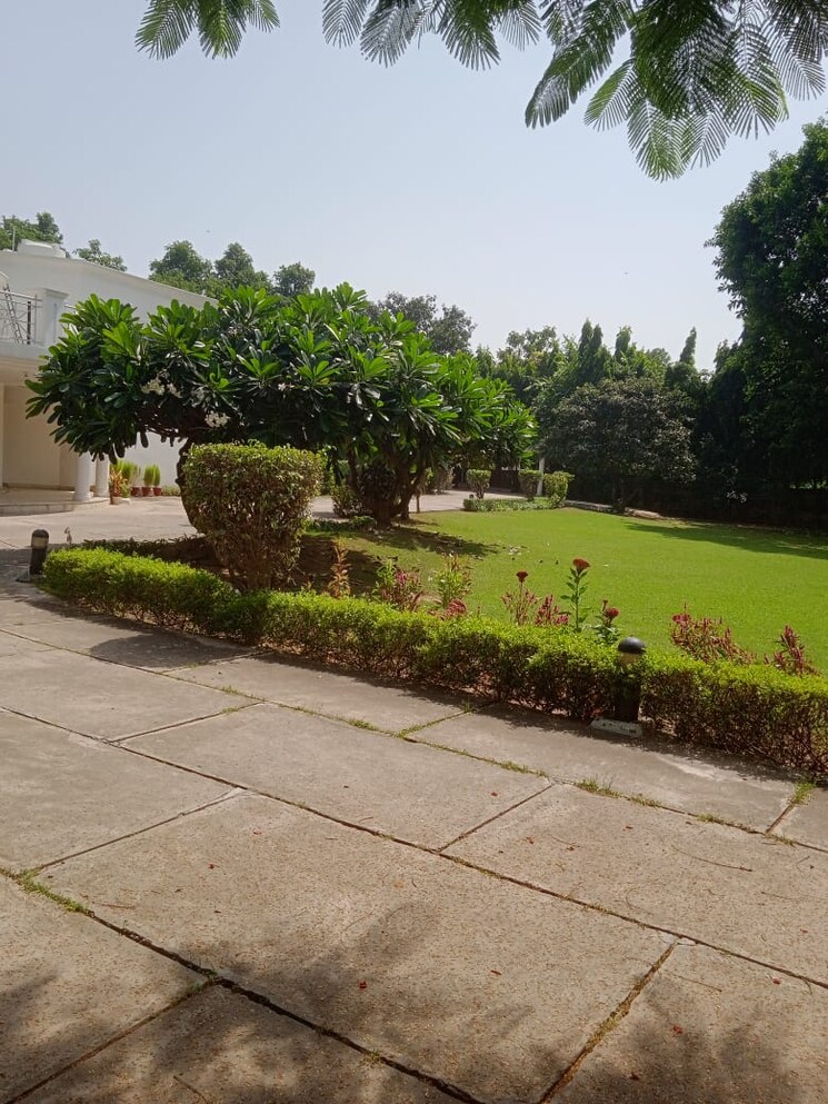Garden, bougainvilla-apartments 4 Bedroom 4800 Sq.Ft. Villa In Vasant Kunj Delhi 8817794