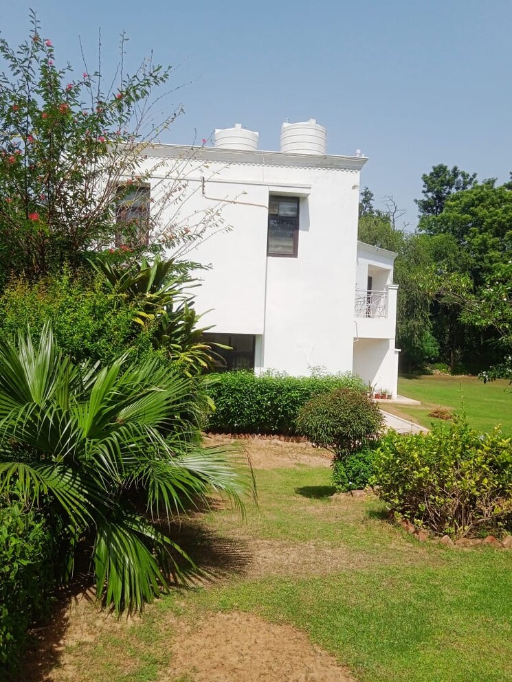 Garden, bougainvilla-apartments 4 Bedroom 4800 Sq.Ft. Villa In Vasant Kunj Delhi 8817794