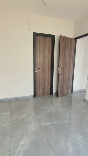 Room in 2 BHK Apartment at Hubtown The Premiere, Andheri West – for Rent