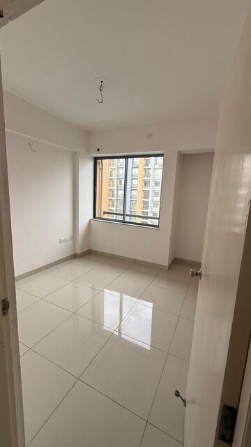 Room in 2 BHK Apartment at Godrej Seven, Joka – for Rent