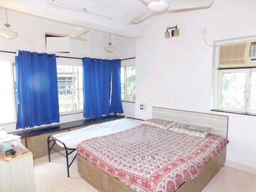 Bedroom in 2 BHK Apartment at Pali Hill – for Rent