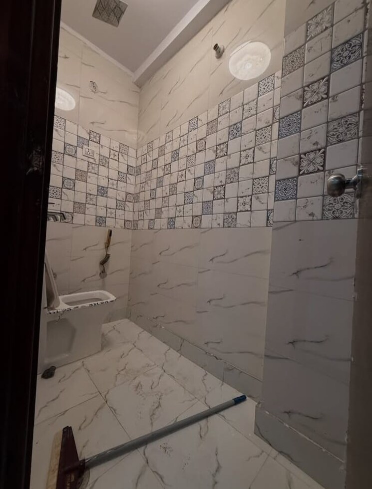Bathroom, sector 25 2.5 Bedroom 2250 Sq.Ft. Builder Floor In Sector 25 Faridabad 8817839