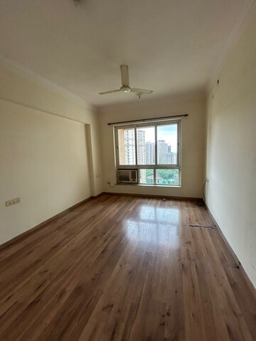 Room in 3 BHK Apartment at Soham Crystal Spires, Ghodbunder Road – for Rent