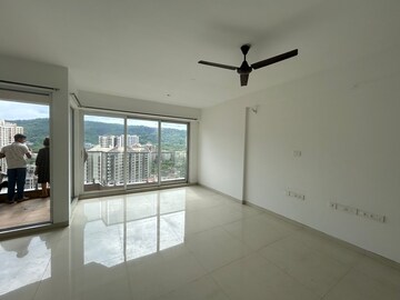 Room in 3 BHK Apartment at Soham Crystal Spires, Ghodbunder Road – for Rent