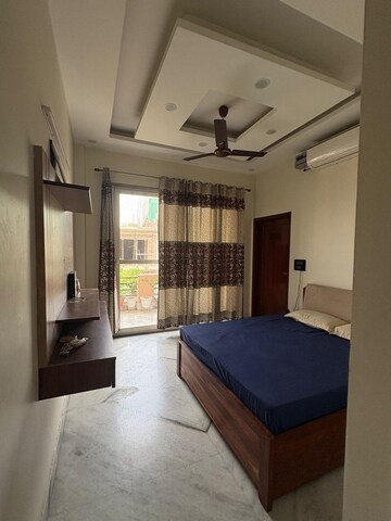 Living Room in 3 BHK Apartment at Suncity Essel Tower, Sector 28 – for Rent