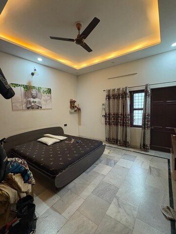 Bedroom in 3 BHK Apartment at Suncity Essel Tower, Sector 28 – for Rent