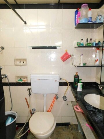 Master Bedroom in 3 BHK Apartment at Khar West – for Rent