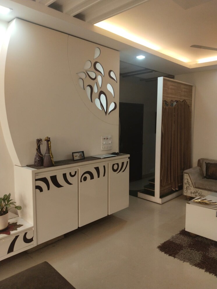Room, uday park 3 Bedroom 2000 Sq.Ft. Apartment In Uday Park Delhi 8817859