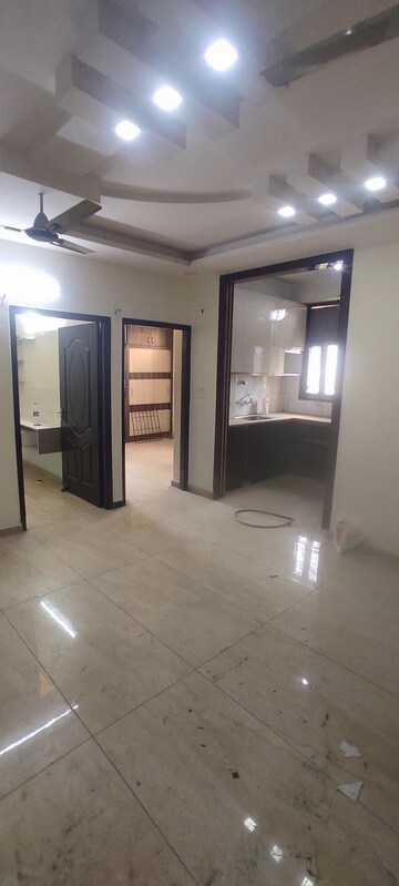 Furnished Amenities in 3 BHK Builder Floor at Omaxe Park Plaza, Shakti Khand 2 – for Sale