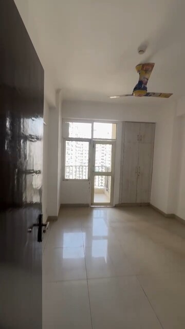 Room in 2.5 BHK Apartment at Panchsheel Wellington, Dundahera – for Sale