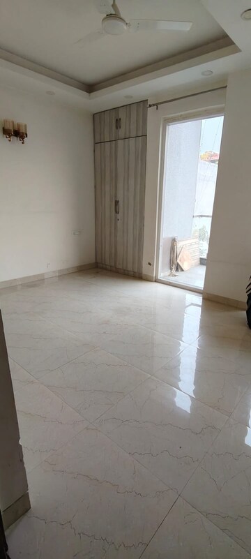 Room in 1 BHK Builder Floor at Unitech Arcadia, South City 2 – for Rent