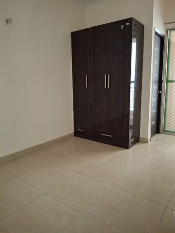 Room in 3 BHK Apartment at Gaur Saundaryam, Tech Zone 4 Greater Noida – for Rent