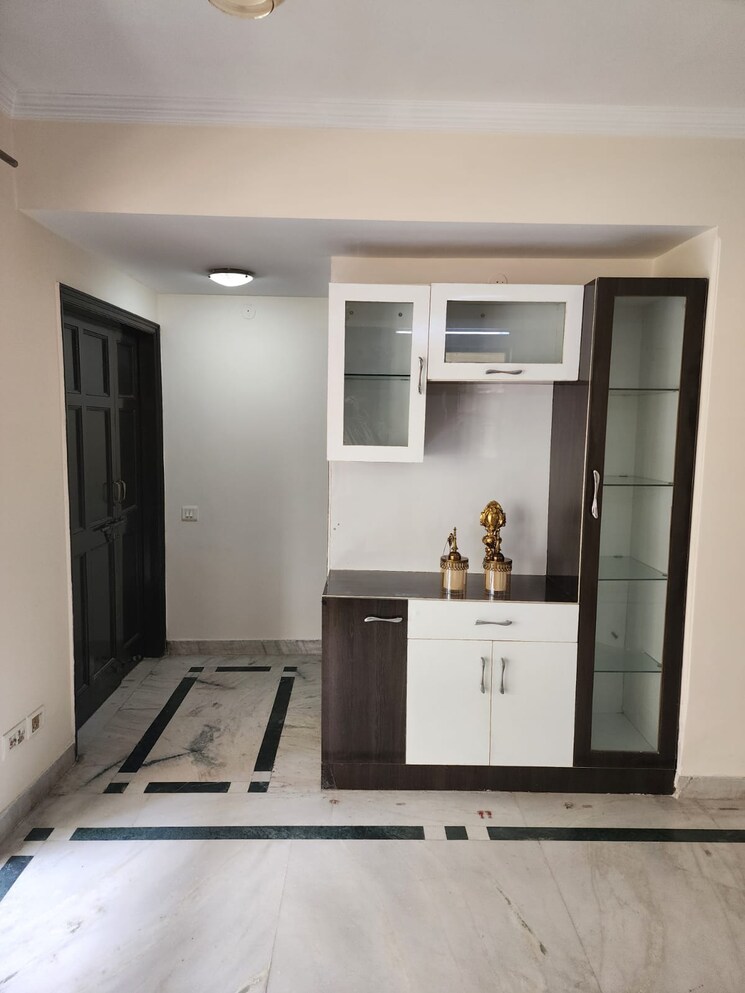 Room, souvenir-apartment 3.5 Bedroom 2500 Sq.Ft. Apartment In Sector 52 Gurgaon 8817993