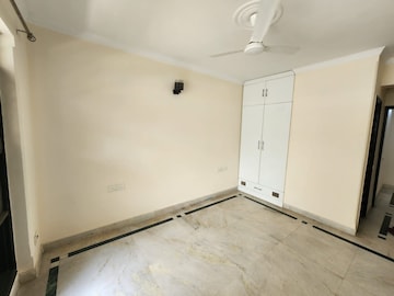 Room in 3.5 BHK Apartment at Souvenir Apartment, Sector 52 – for Rent