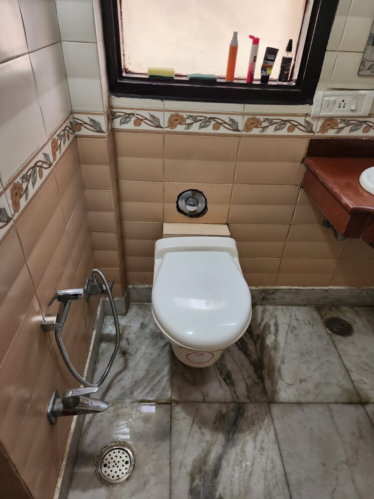 Bathroom, souvenir-apartment 3.5 Bedroom 2500 Sq.Ft. Apartment In Sector 52 Gurgaon 8817993