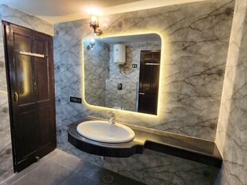 Bathroom in 3.5 BHK Apartment at Souvenir Apartment, Sector 52 – for Rent