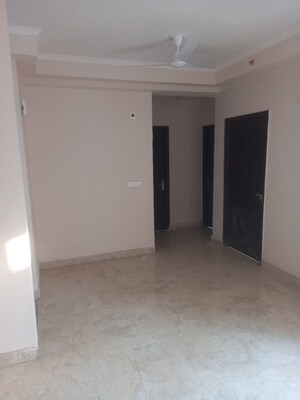 Room in 3 BHK Apartment at Amrapali Golf Homes, Sector 4 Greater Noida – for Sale