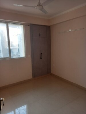 Room in 3 BHK Apartment at Amrapali Golf Homes, Sector 4 Greater Noida – for Sale