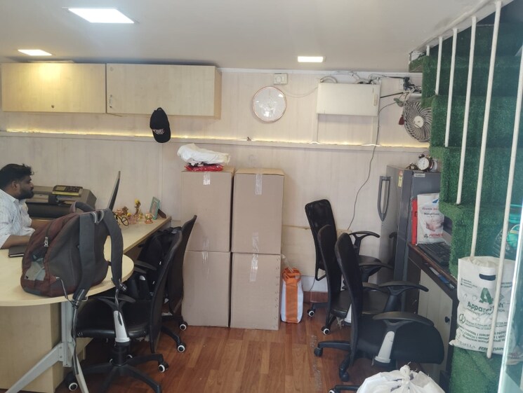 Team Area, pali hill Commercial Shop 350 Sq.Ft. In Pali Hill Mumbai 8818007