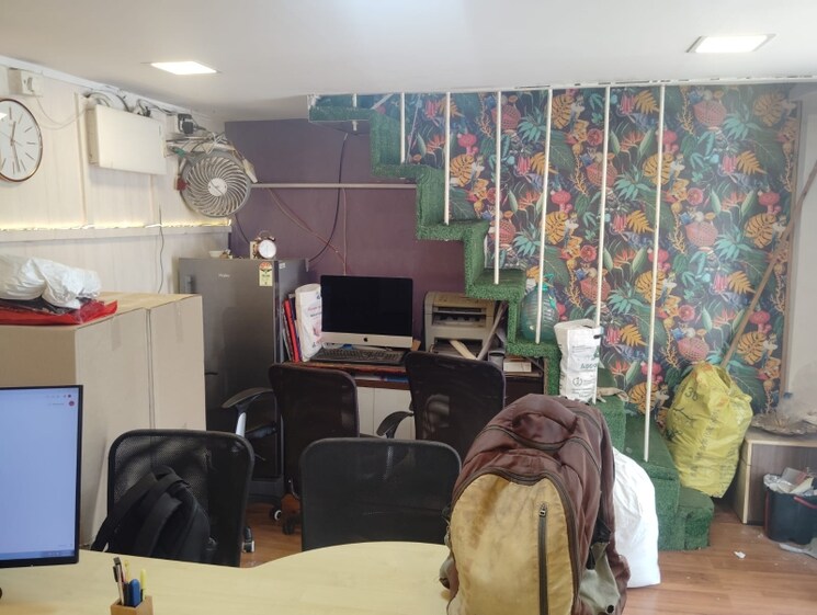 Team Area, pali hill Commercial Shop 350 Sq.Ft. In Pali Hill Mumbai 8818007