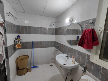 Master Bedroom in 2.5 BHK Apartment at Jm Orchid, Sector 76 – for Rent