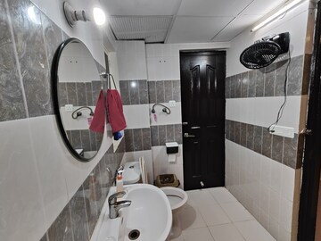 Master Bedroom in 2.5 BHK Apartment at Jm Orchid, Sector 76 – for Rent