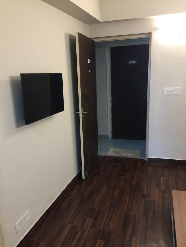 Room, paras-tierea 1 Bedroom 450 Sq.Ft. Apartment In Sector 137 Noida 8818016