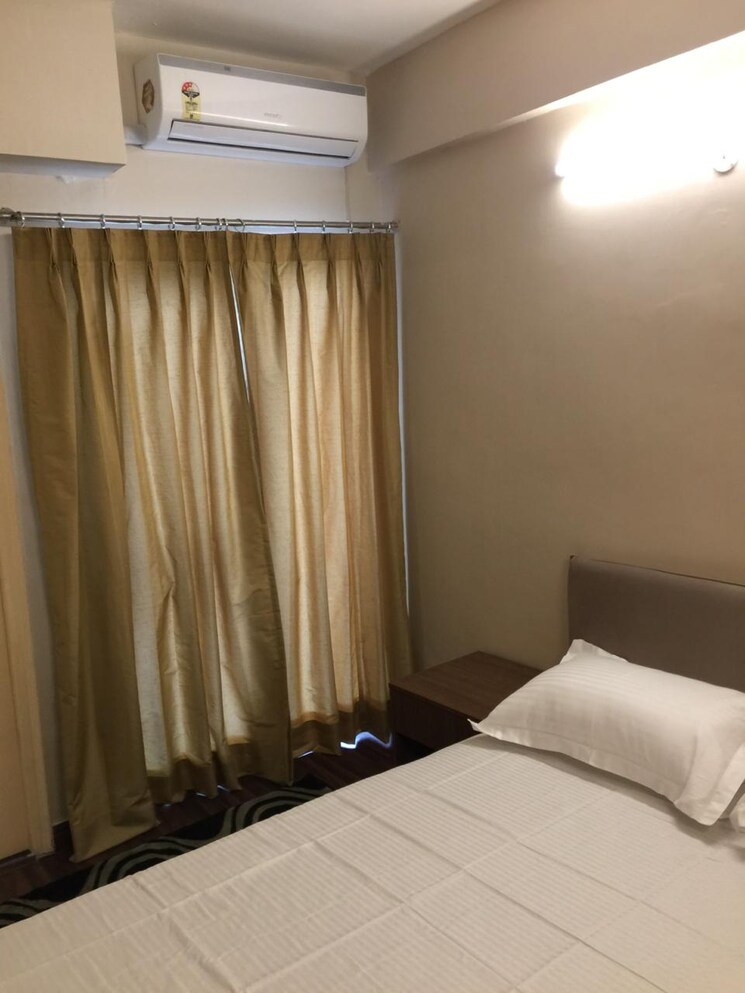 Bedroom, paras-tierea 1 Bedroom 450 Sq.Ft. Apartment In Sector 137 Noida 8818016