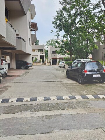 Parking in 2 BHK Apartment at Amrut Runwal Daffodils, Nibm – for Rent