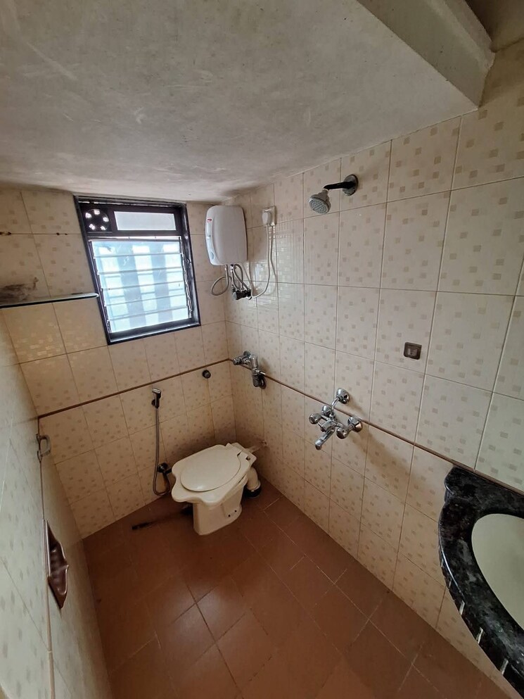 Bathroom, accord-chs-andheri-west 2 Bedroom 700 Sq.Ft. Apartment In Andheri West Mumbai 8818060