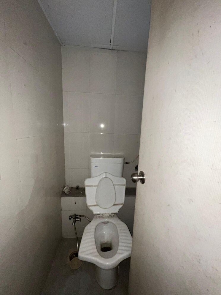 Bathroom, lodha-crown-quality-homes-dombivli 1 Bedroom 500 Sq.Ft. Apartment In Dombivli East Thane 8818034