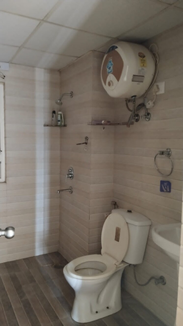 Bathroom, amrapali-centurian-park 3 Bedroom 1400 Sq.Ft. Apartment In Tech Zone 4 Greater Noida Greater Noida 8818107