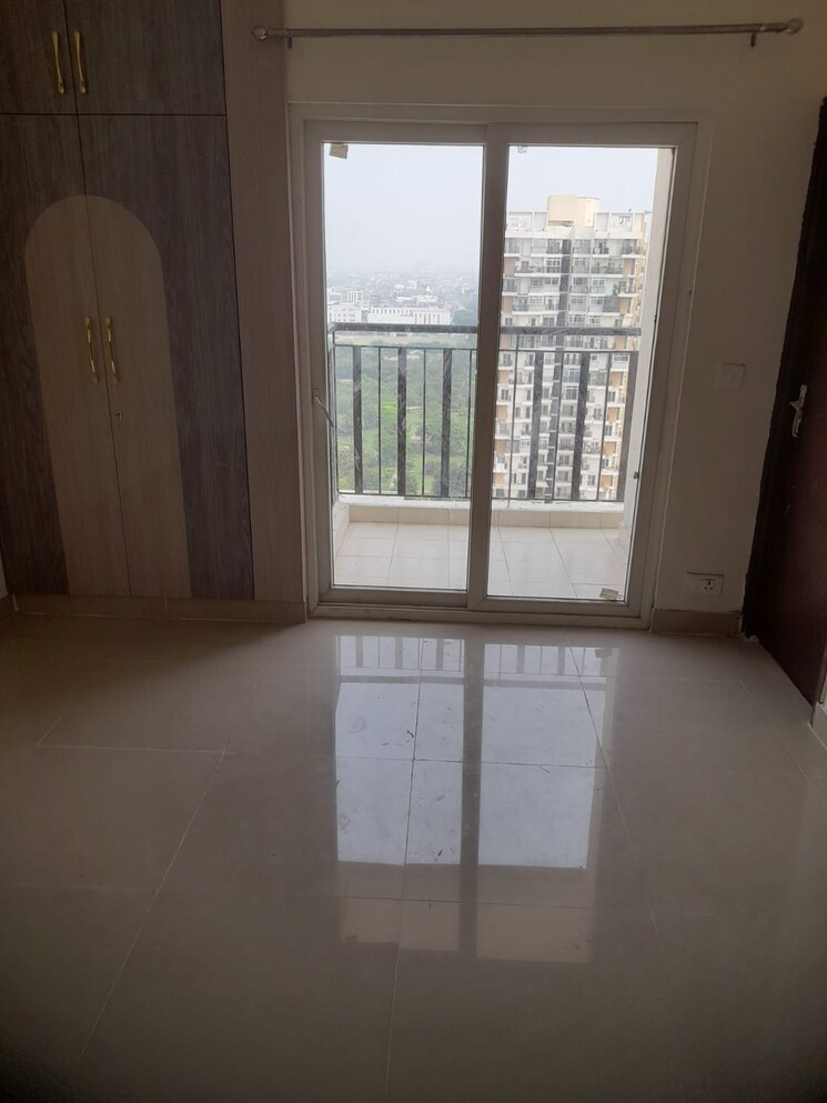 Room, amrapali-centurian-park 3 Bedroom 1400 Sq.Ft. Apartment In Tech Zone 4 Greater Noida Greater Noida 8818107