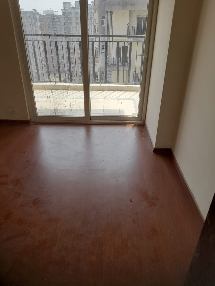 Room, amrapali-centurian-park 3 Bedroom 1400 Sq.Ft. Apartment In Tech Zone 4 Greater Noida Greater Noida 8818107