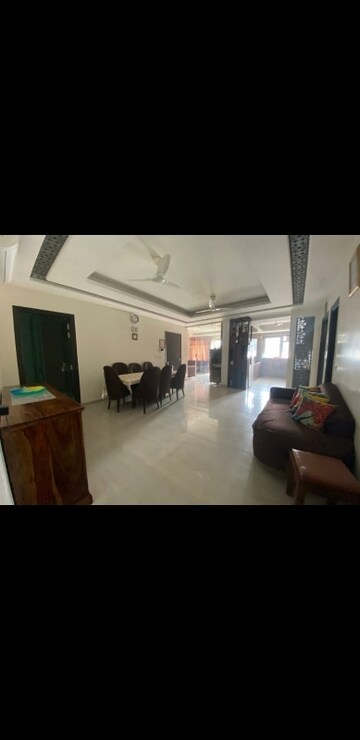Parking in 4 BHK Builder Floor at Sector 52 – for Sale